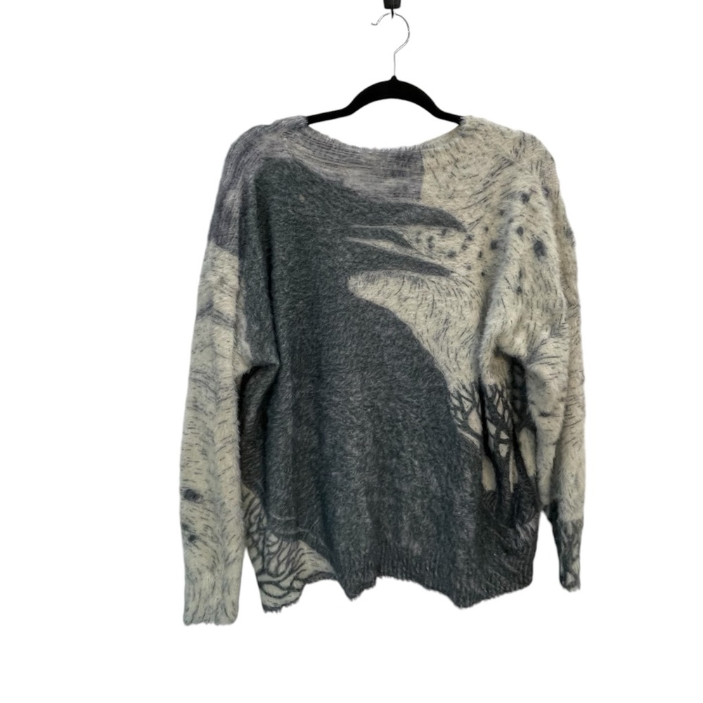 Very soft sweater with bird and tree pictorial size unknown